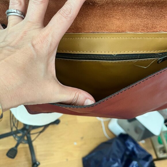 70's Vintage Leather Envelope Clutch in Rust - Picture 5 of 8